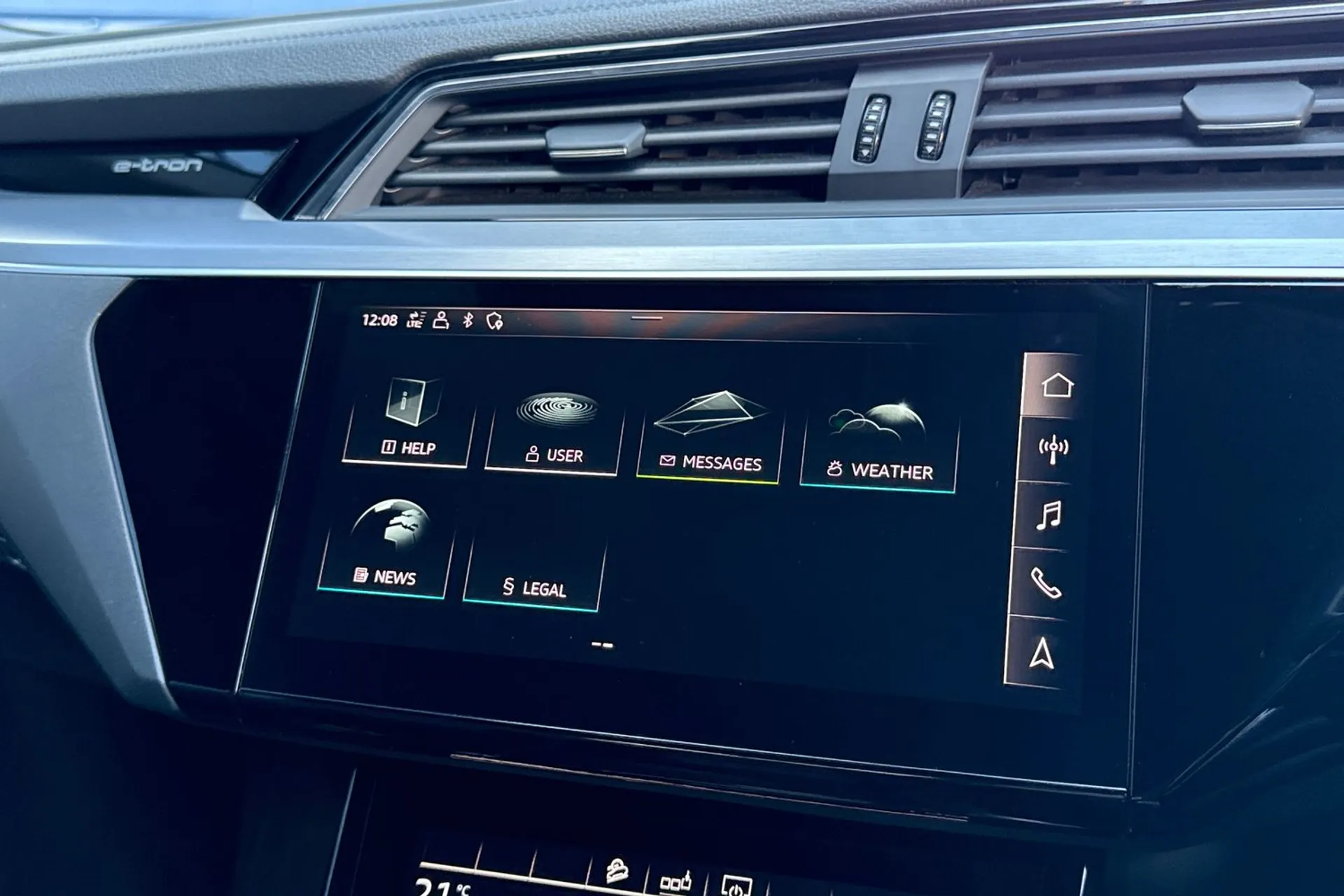 Audi e-tron thumbnail image number 27