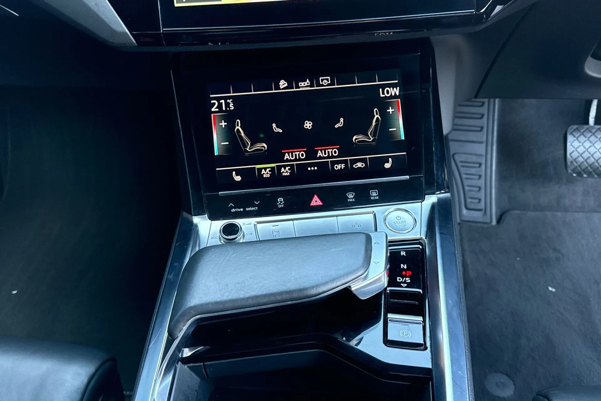 Audi e-tron thumbnail image number 43