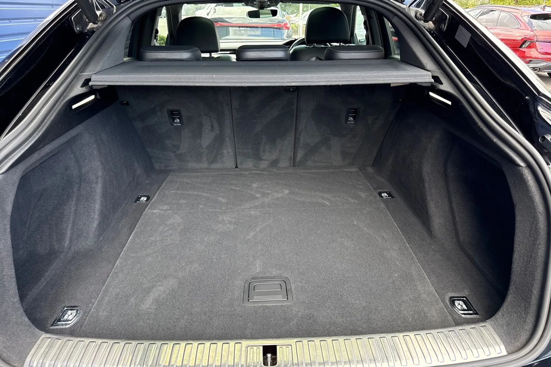 Audi e-tron thumbnail image number 18