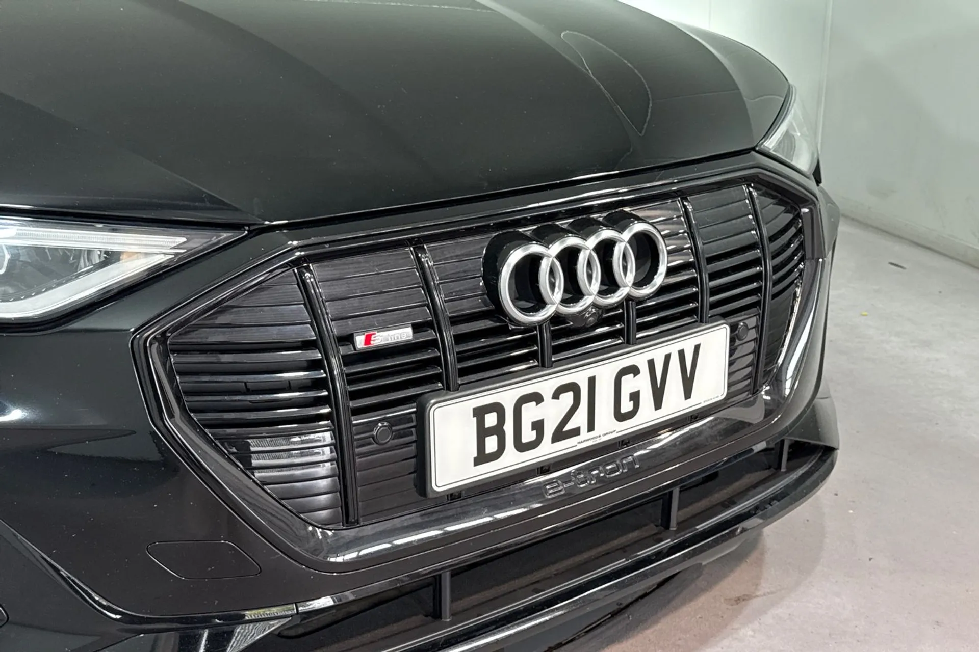 Audi e-tron thumbnail image number 10