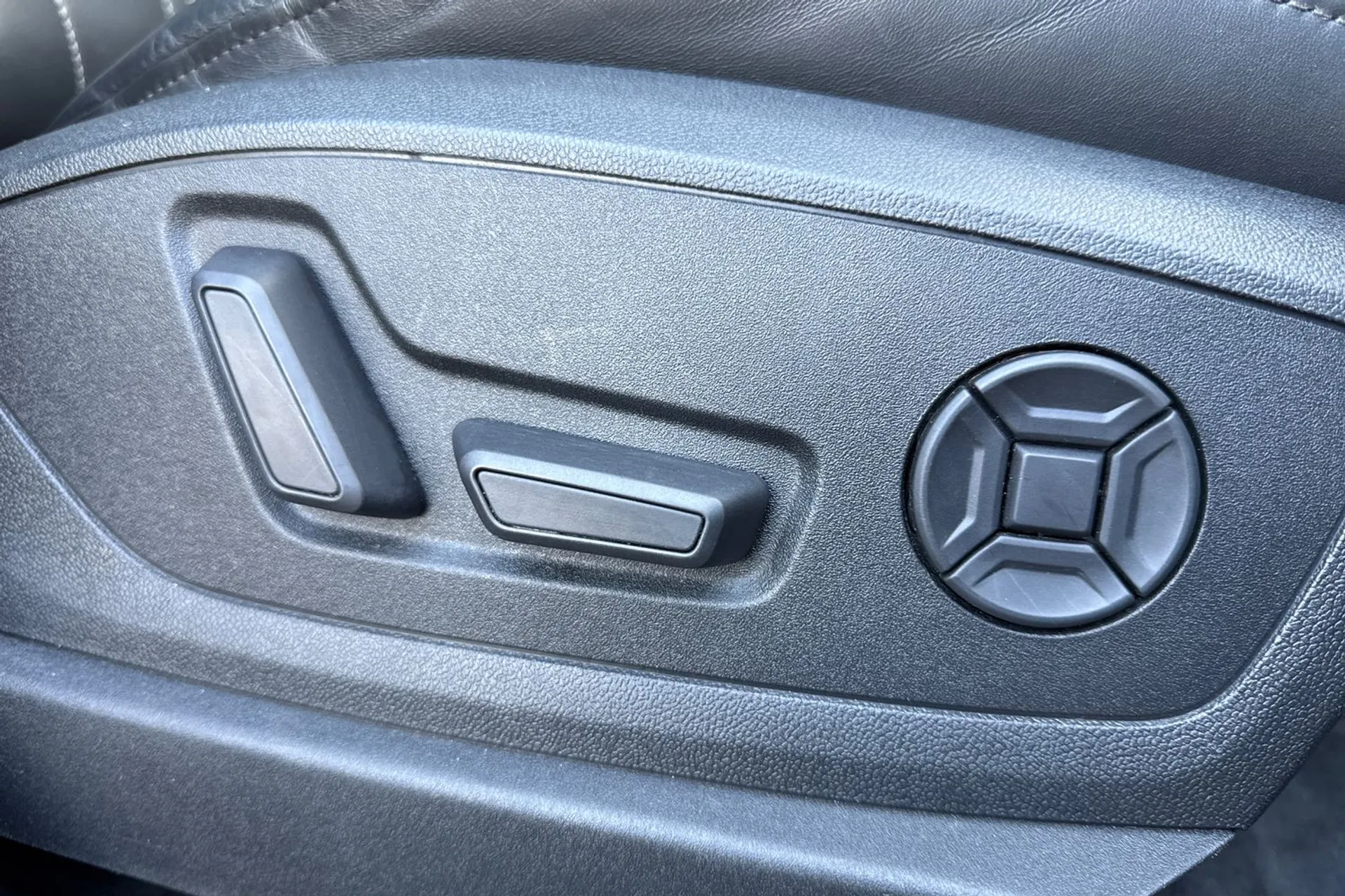 Audi e-tron thumbnail image number 23