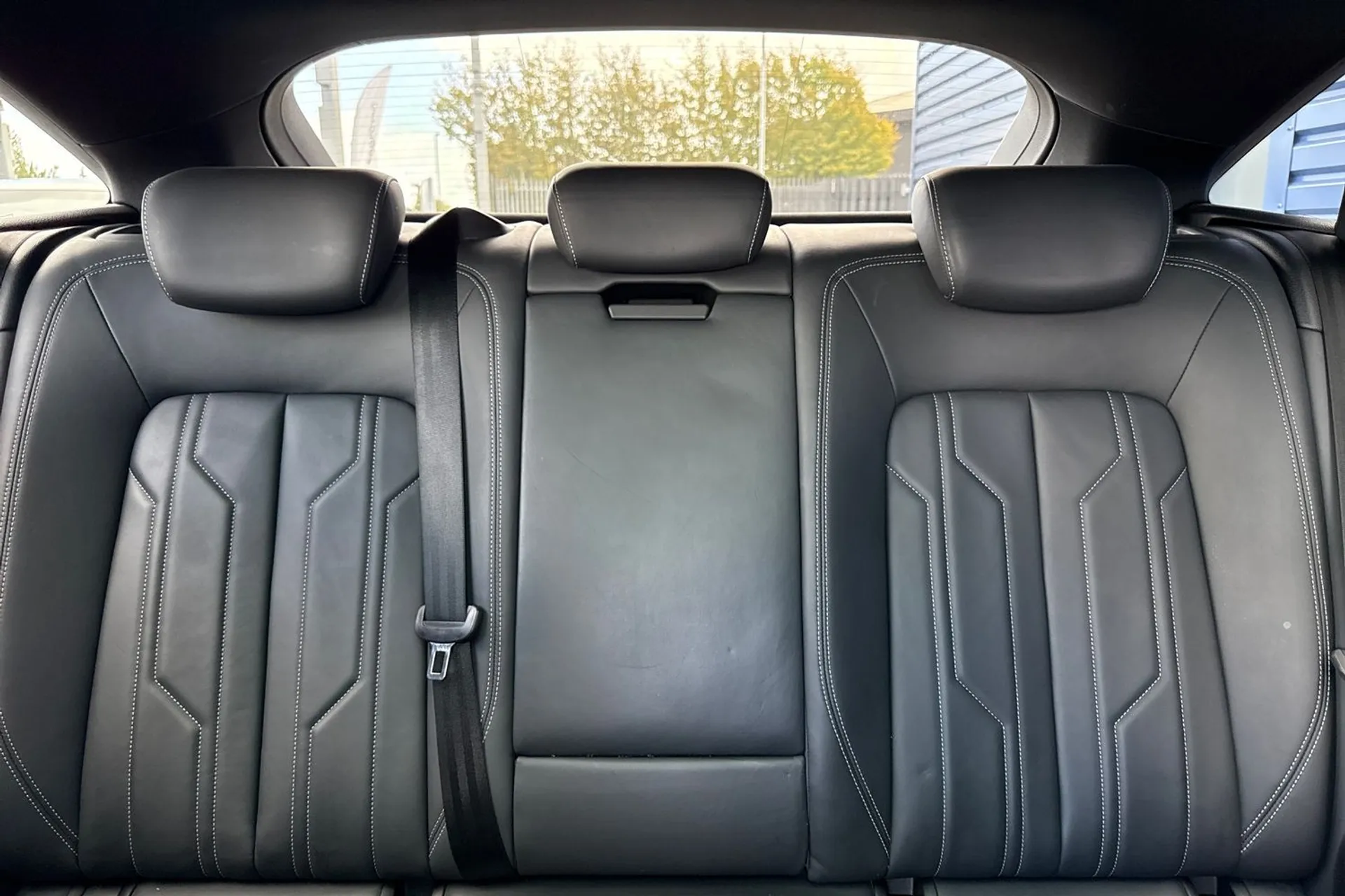 Audi e-tron thumbnail image number 38