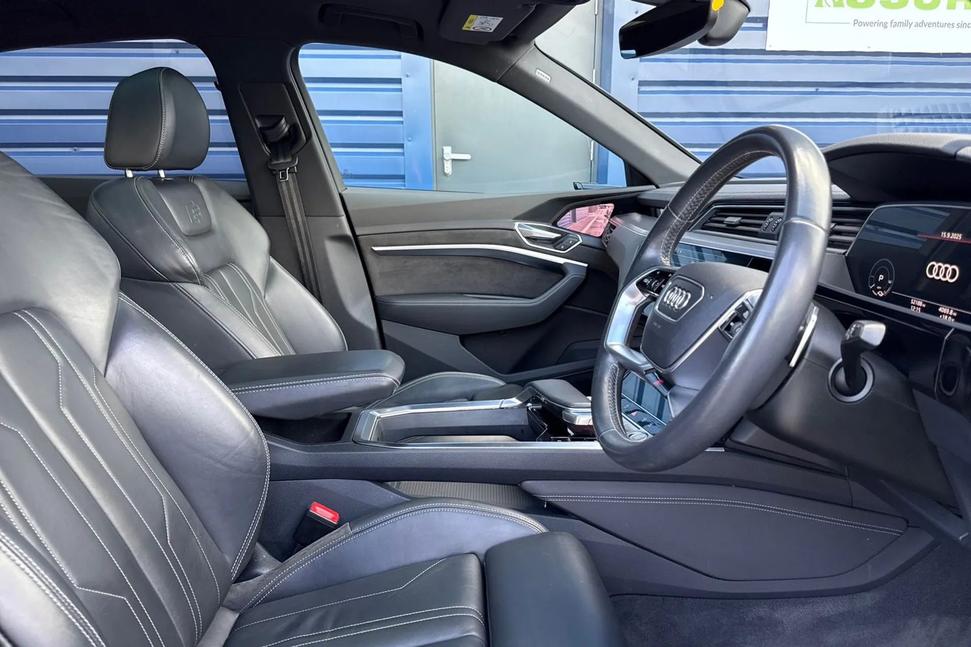 Audi e-tron thumbnail image number 28