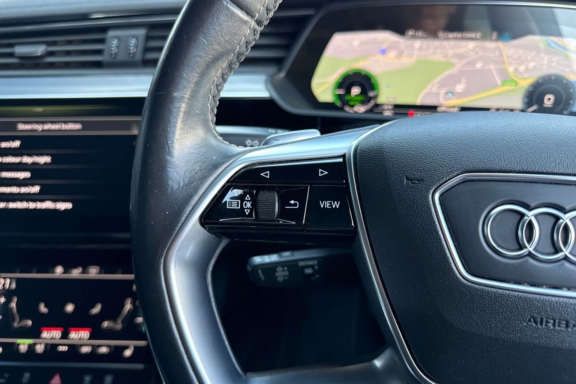 Audi e-tron thumbnail image number 44