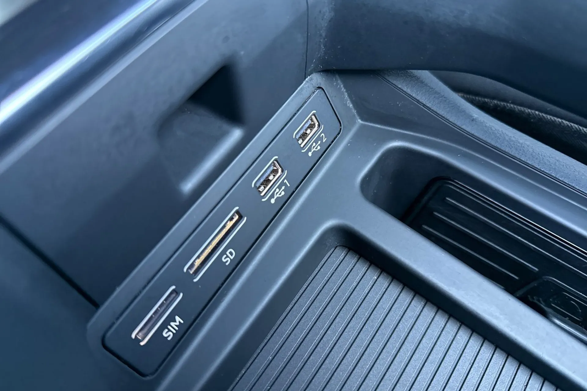 Audi e-tron thumbnail image number 49