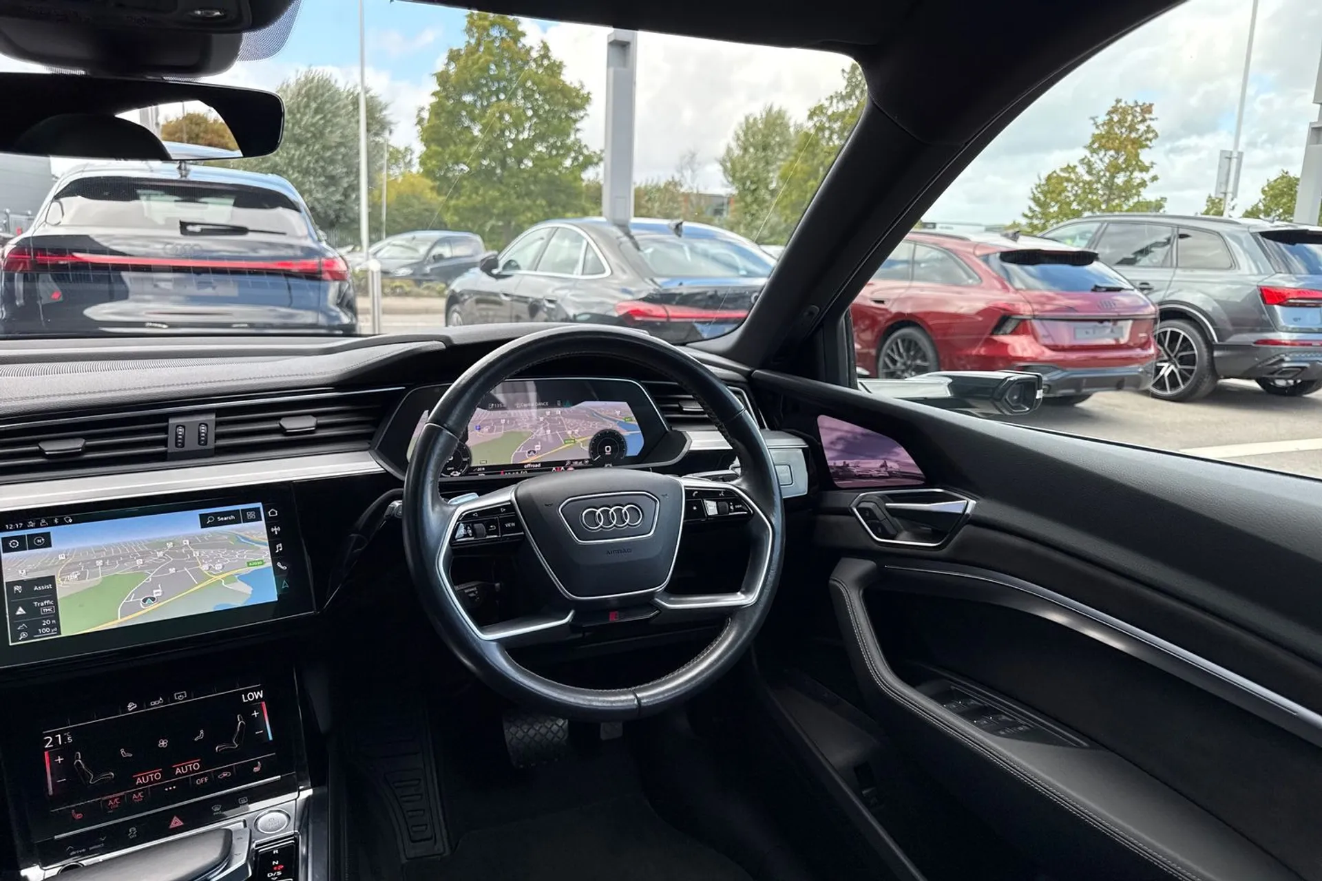 Audi e-tron thumbnail image number 41