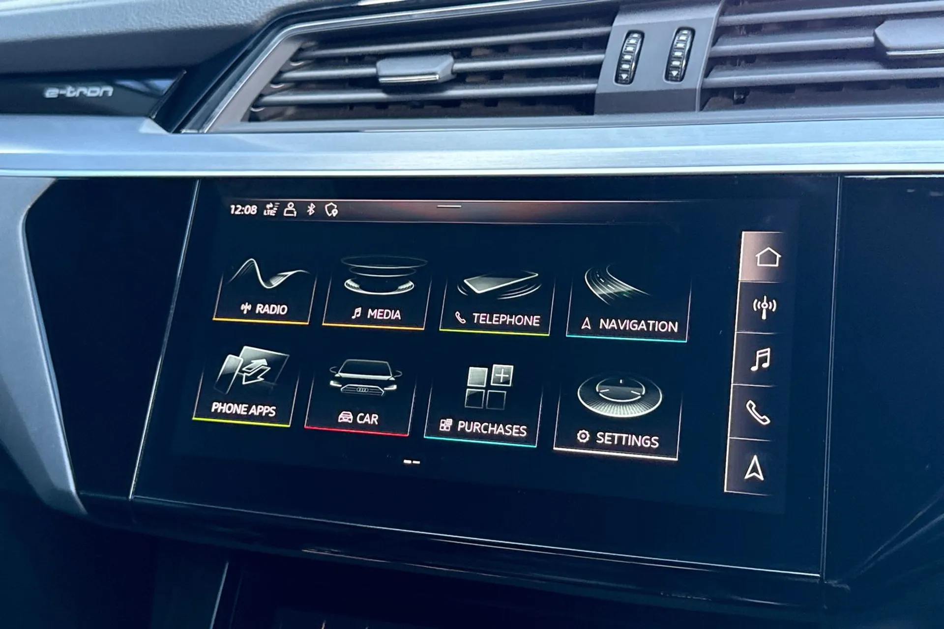 Audi e-tron thumbnail image number 34