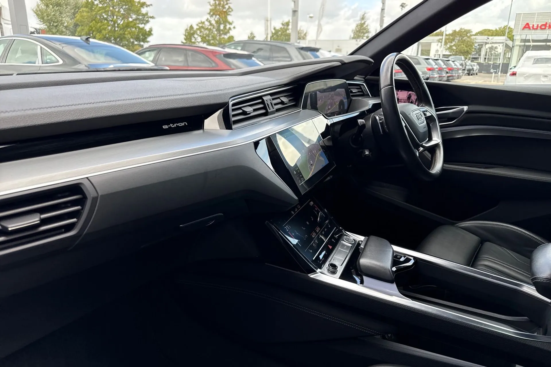 Audi e-tron thumbnail image number 31