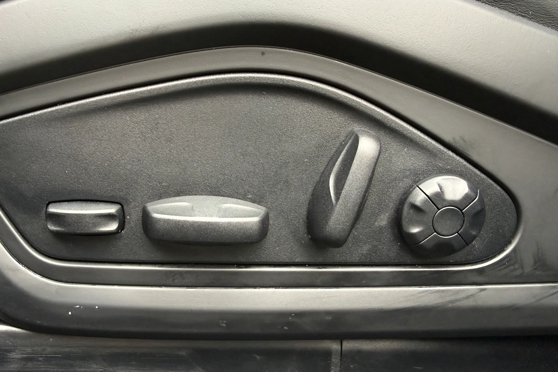 Audi RS e-tron GT thumbnail image number 13