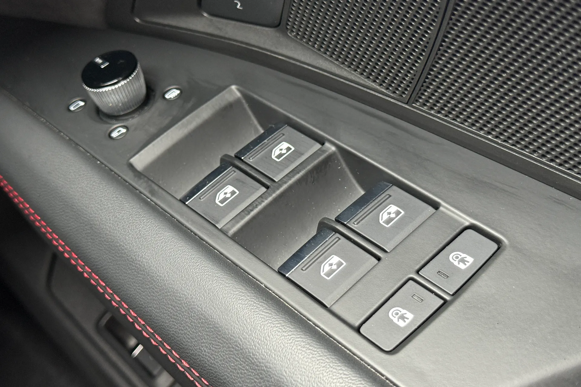 Audi RS e-tron GT thumbnail image number 23