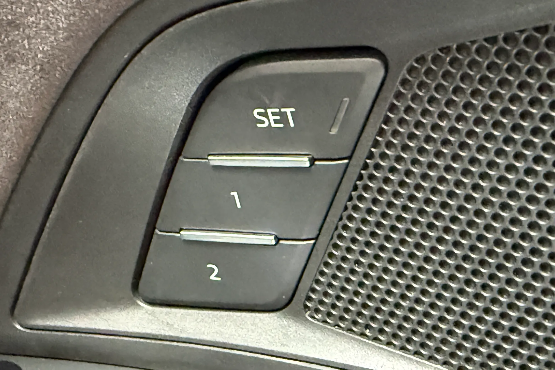 Audi RS e-tron GT thumbnail image number 12