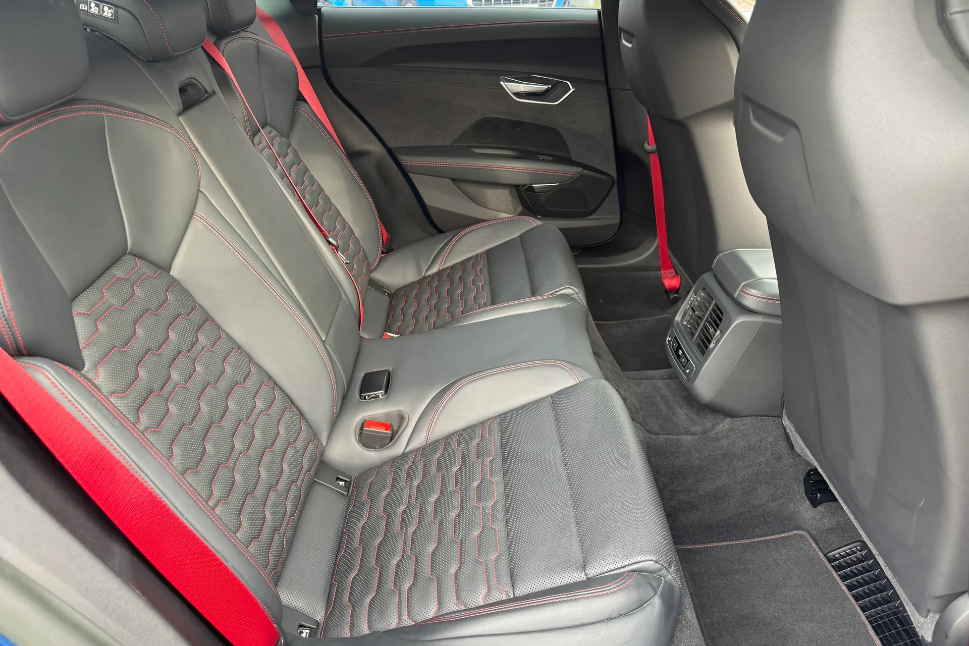 Audi RS e-tron GT thumbnail image number 51