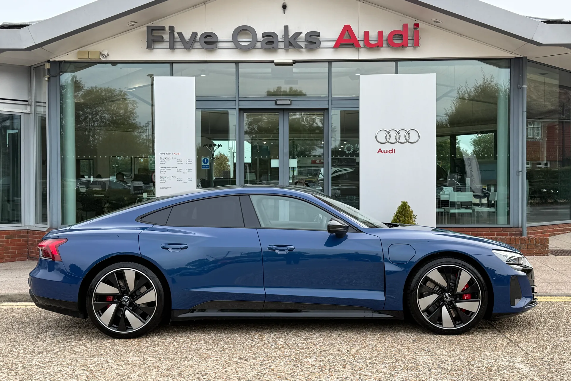 Audi RS e-tron GT thumbnail image number 2