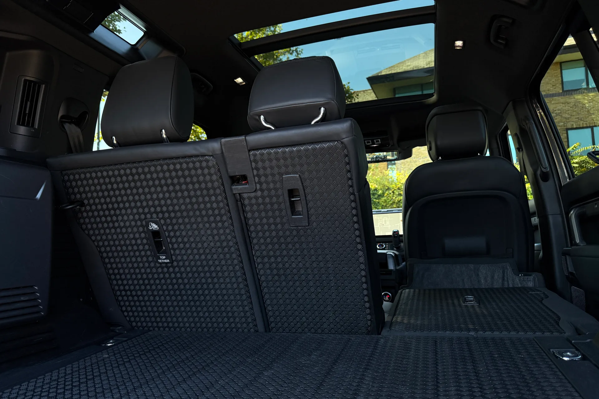 LAND ROVER DEFENDER thumbnail image number 46