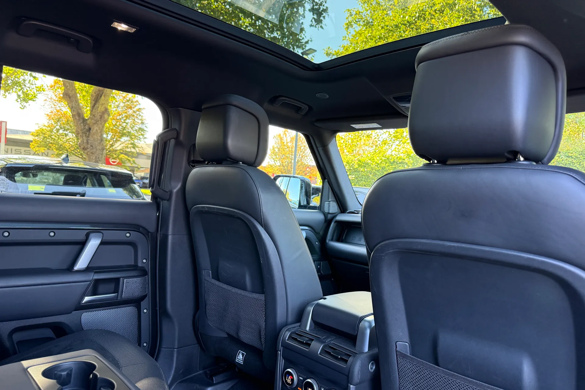 LAND ROVER DEFENDER thumbnail image number 50