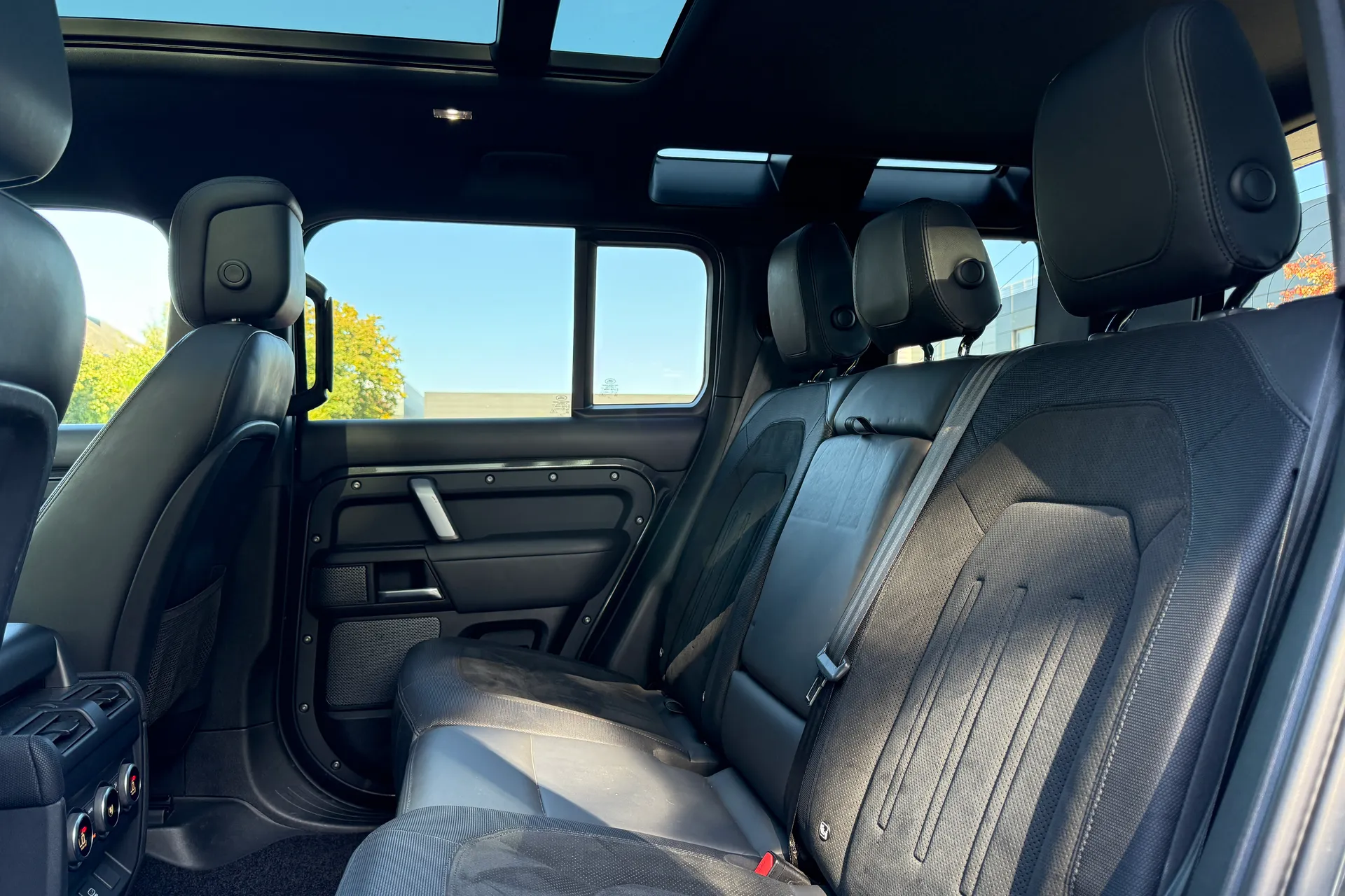 LAND ROVER DEFENDER thumbnail image number 53