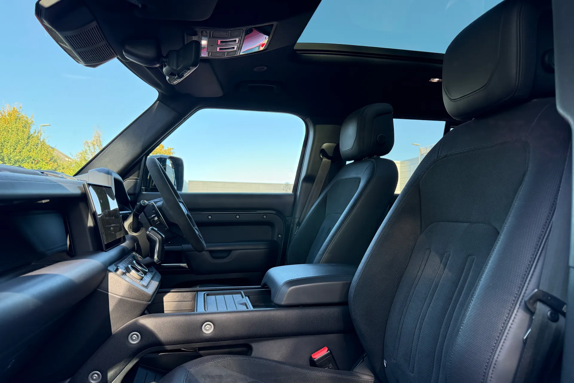 LAND ROVER DEFENDER thumbnail image number 57