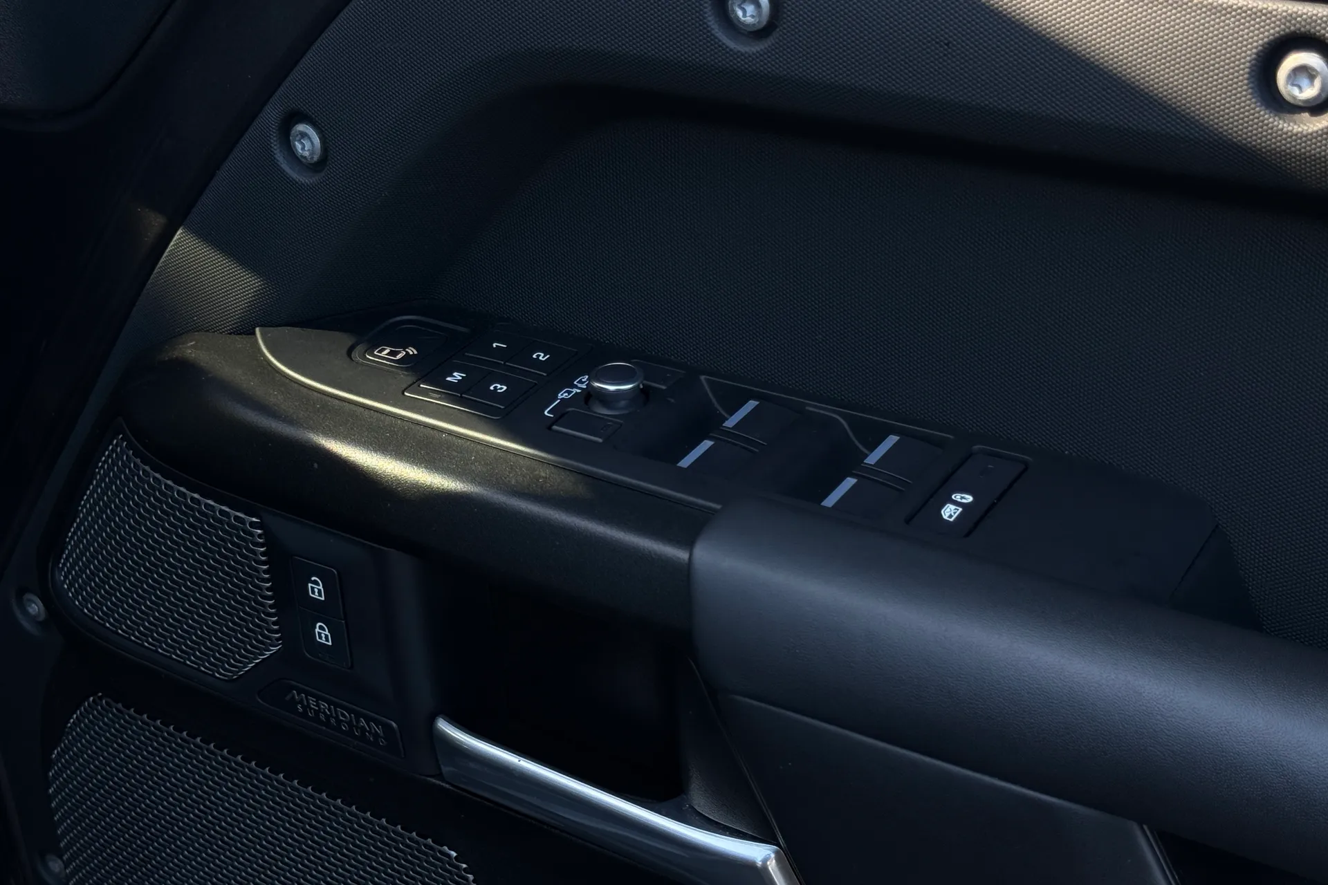 LAND ROVER DEFENDER thumbnail image number 31