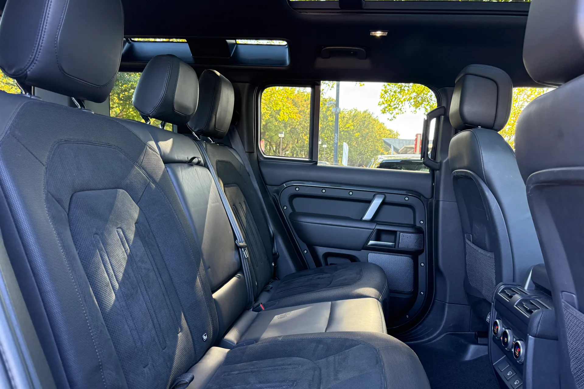 LAND ROVER DEFENDER thumbnail image number 47