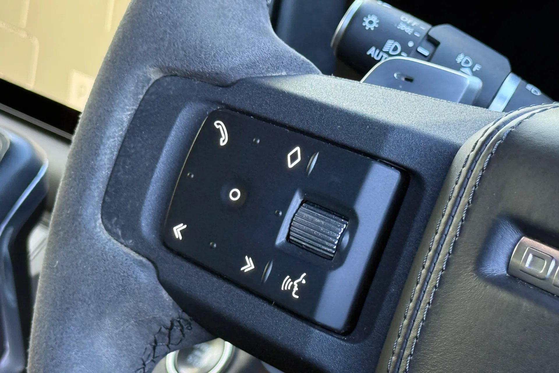 LAND ROVER DEFENDER thumbnail image number 61