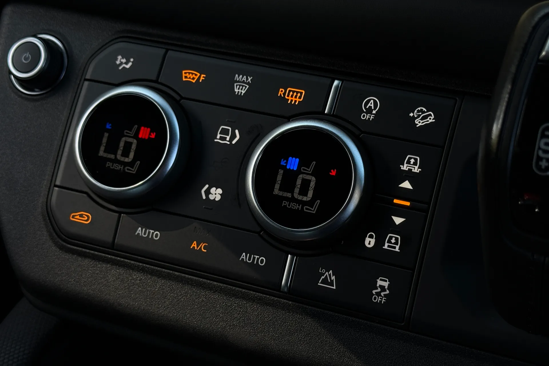 LAND ROVER DEFENDER thumbnail image number 34