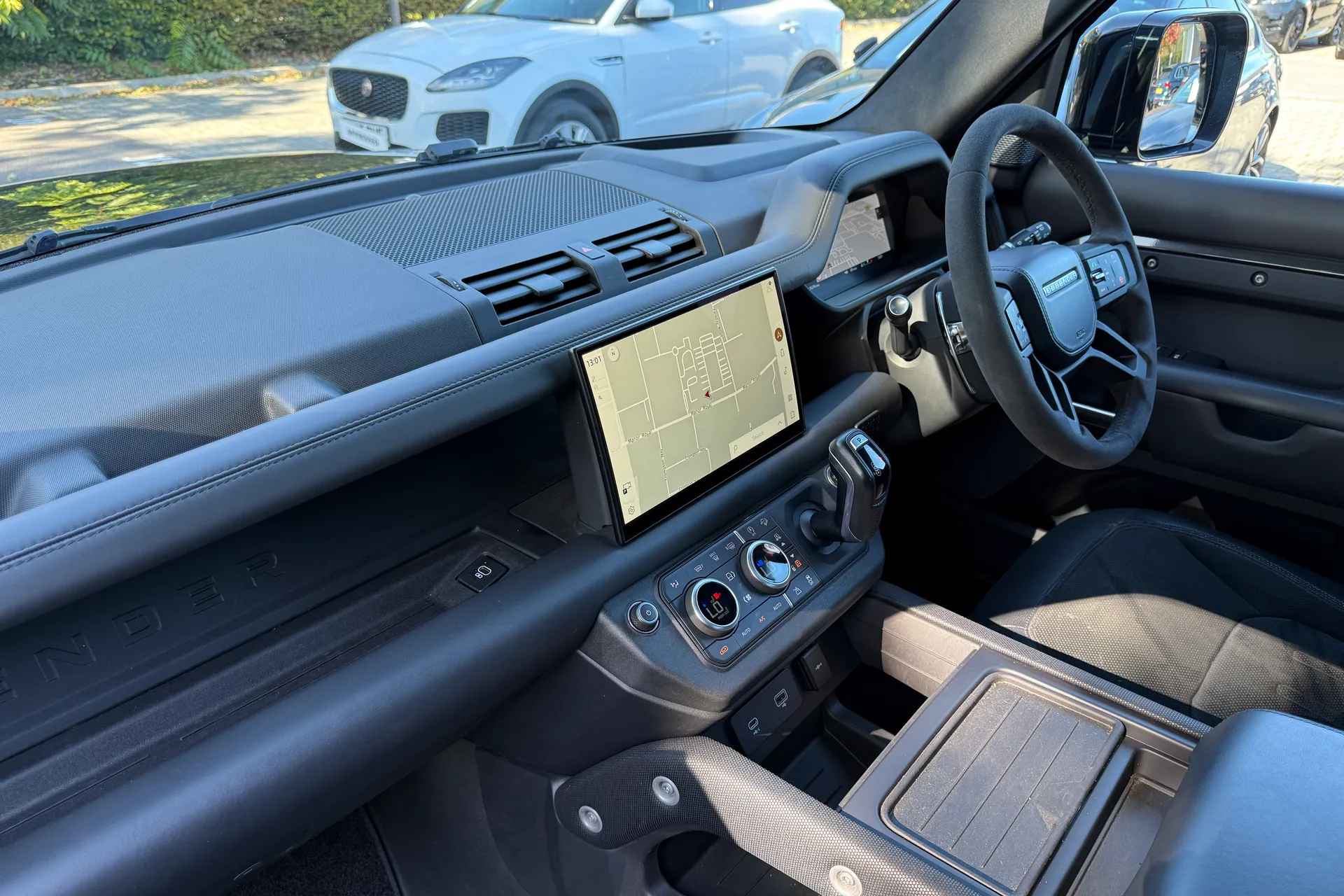 LAND ROVER DEFENDER thumbnail image number 56