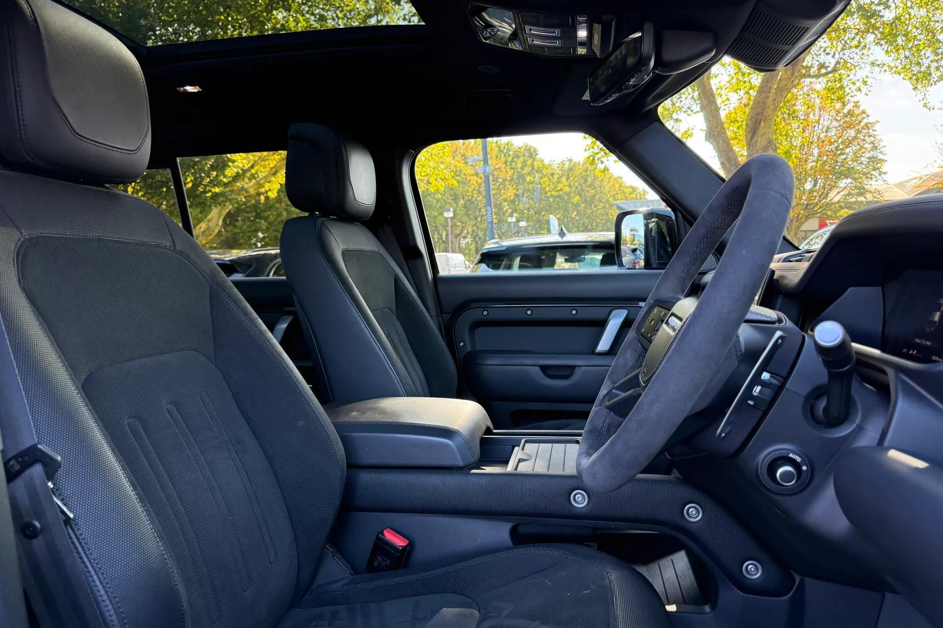 LAND ROVER DEFENDER thumbnail image number 54