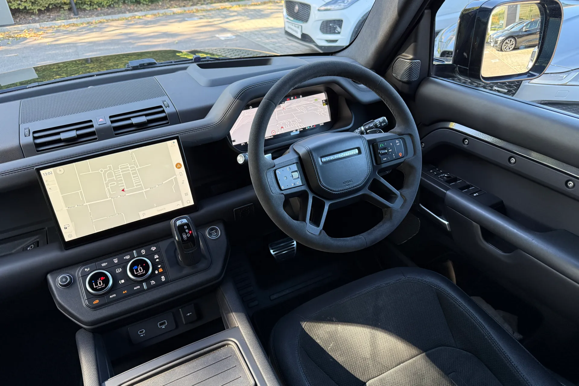 LAND ROVER DEFENDER thumbnail image number 30