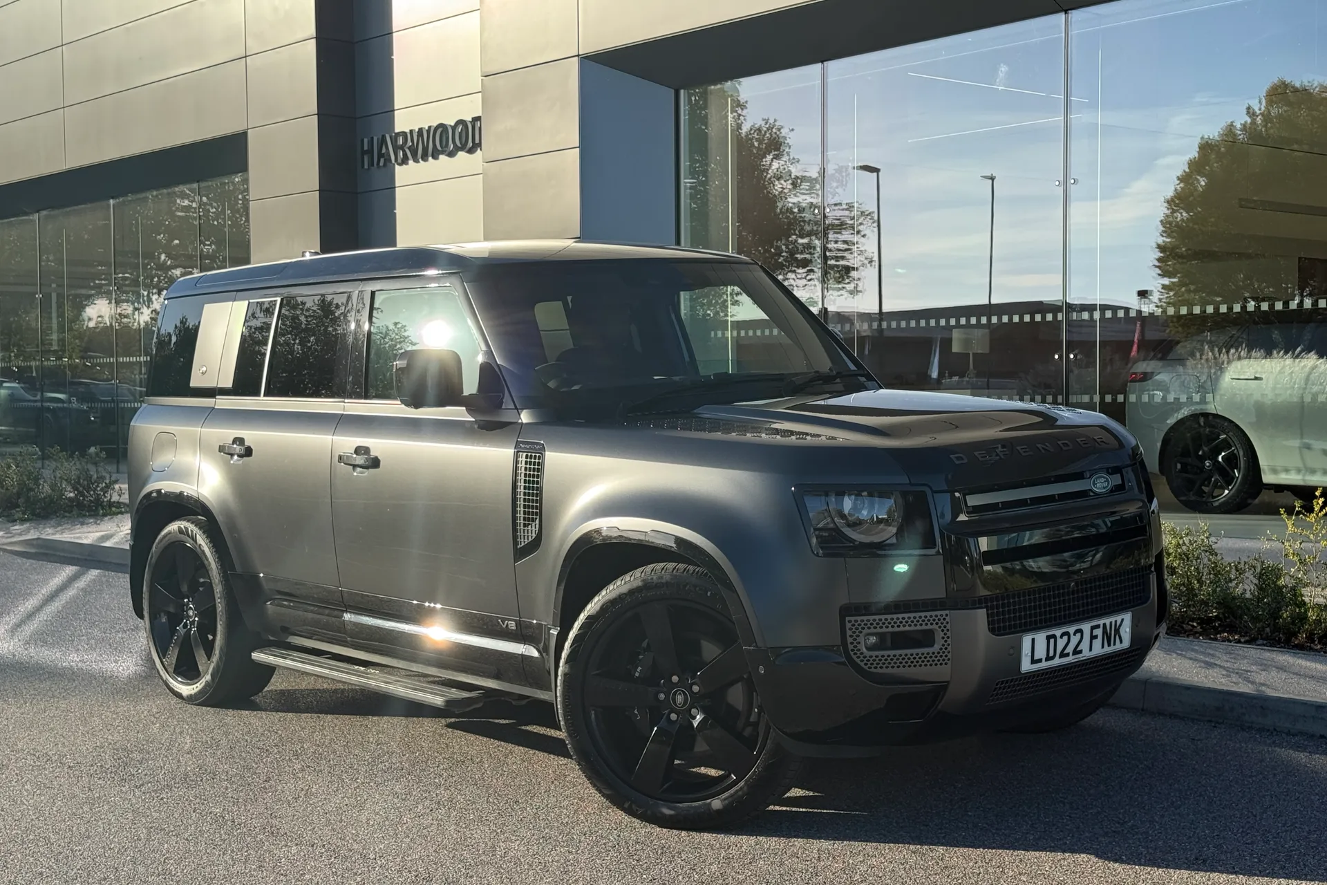 LAND ROVER DEFENDER focused image