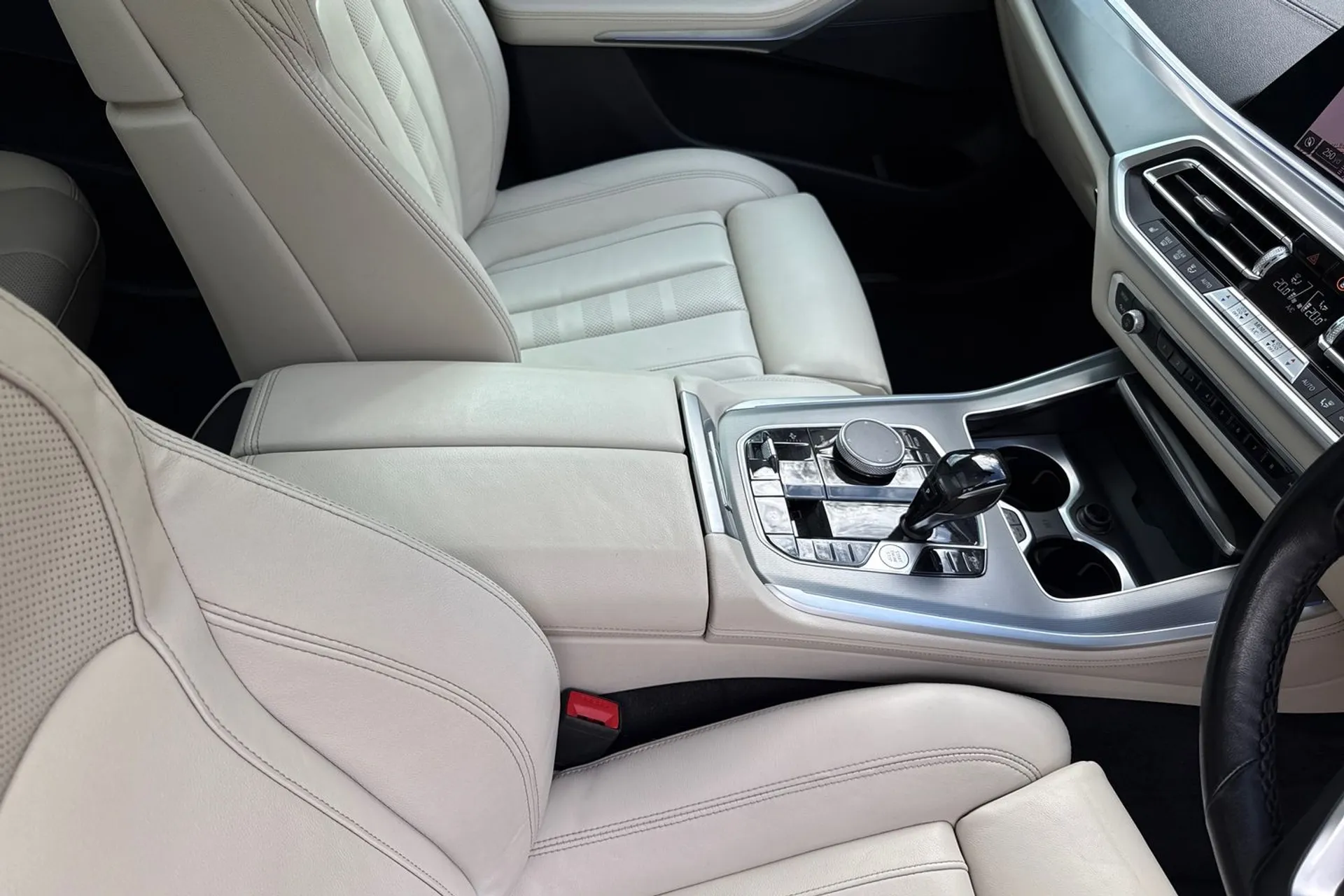 BMW X5 thumbnail image number 40