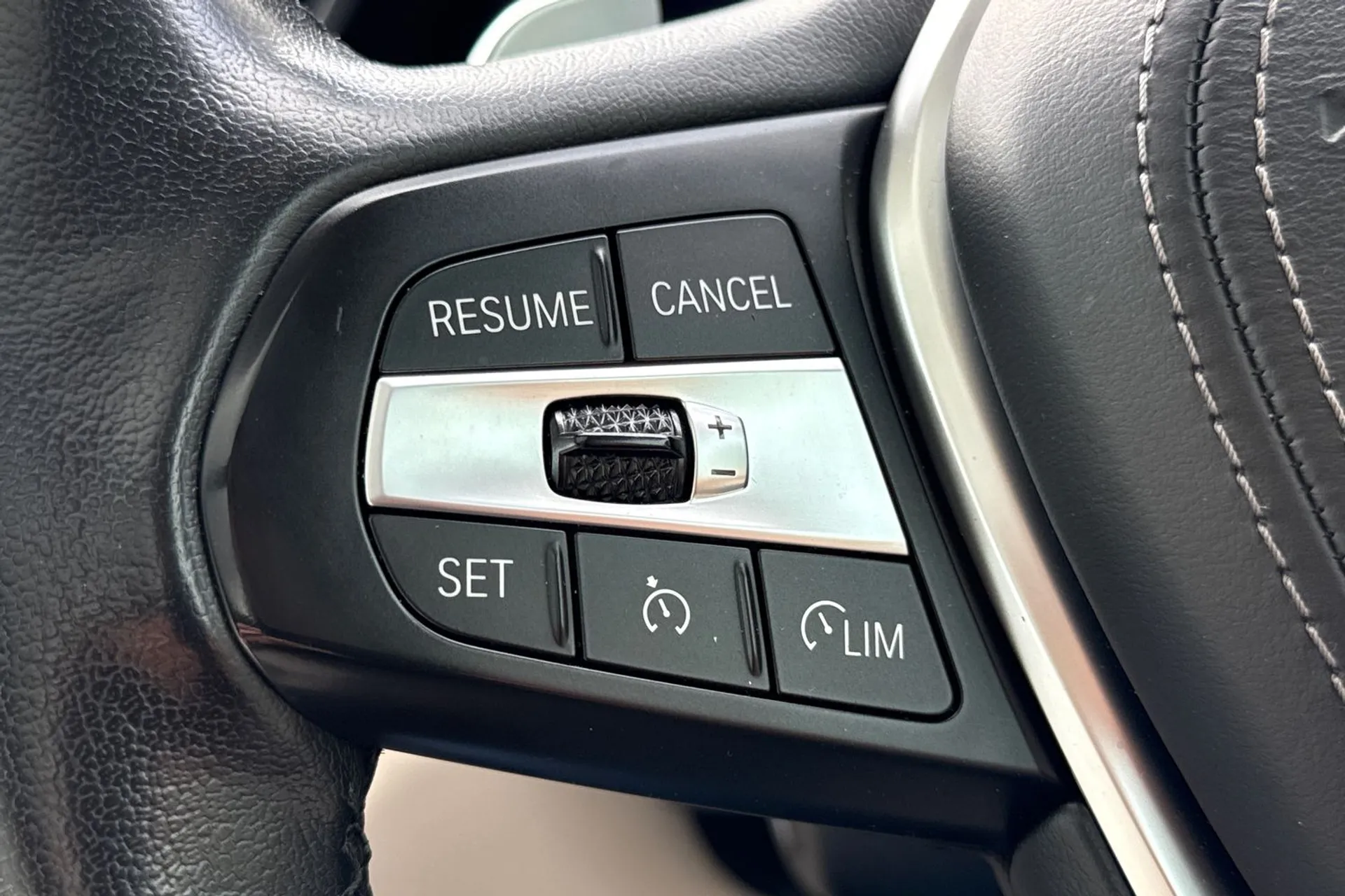 BMW X5 thumbnail image number 35