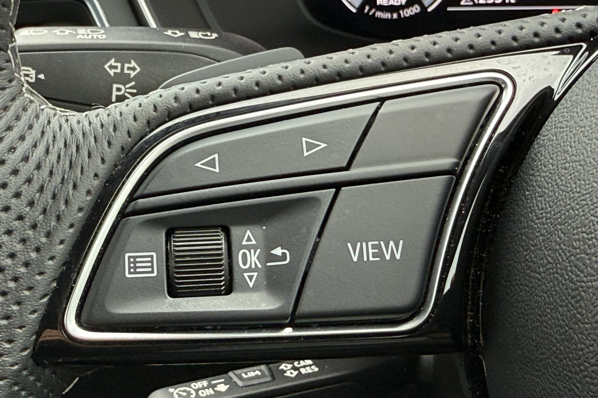 Audi A4 thumbnail image number 18