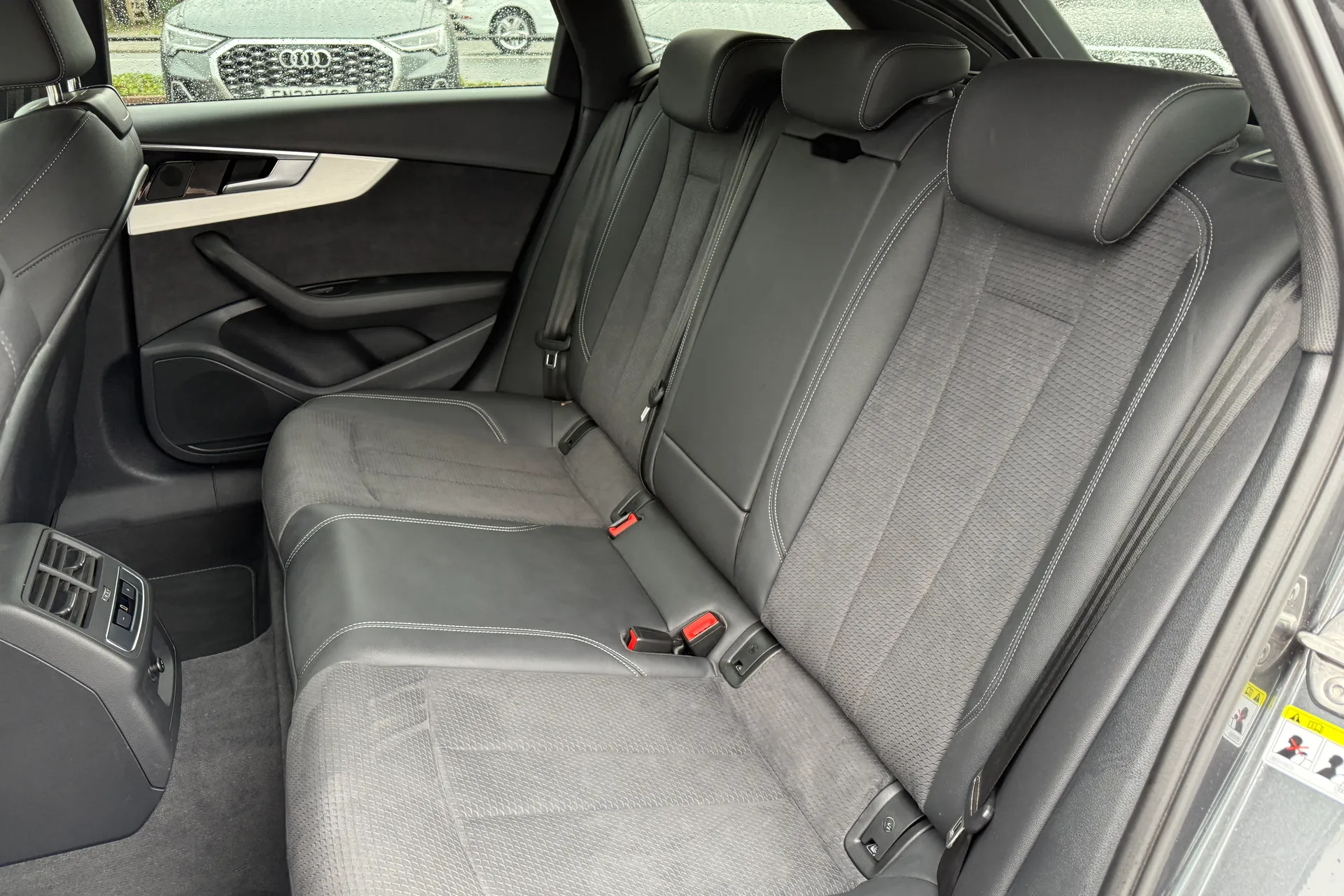 Audi A4 thumbnail image number 38