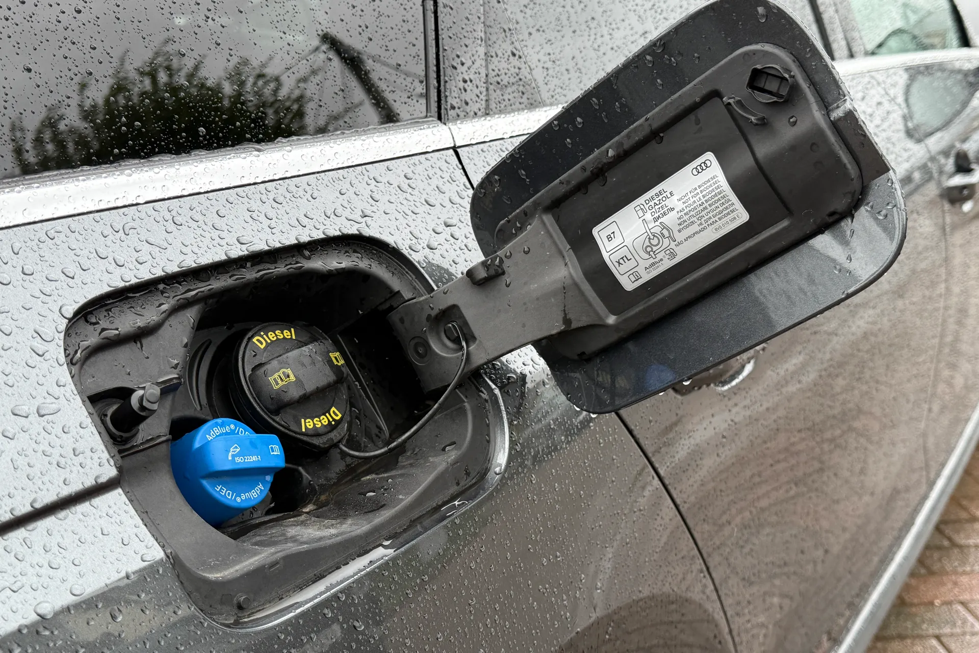 Audi A4 thumbnail image number 46