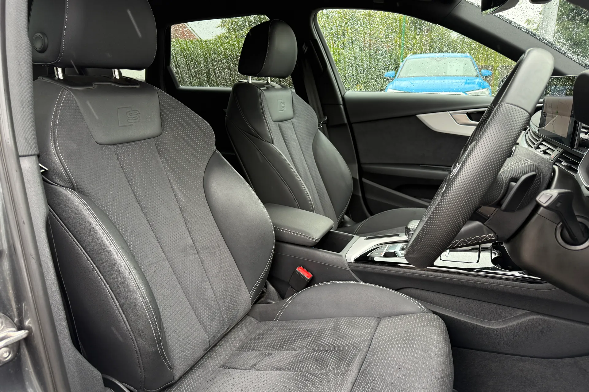 Audi A4 thumbnail image number 23