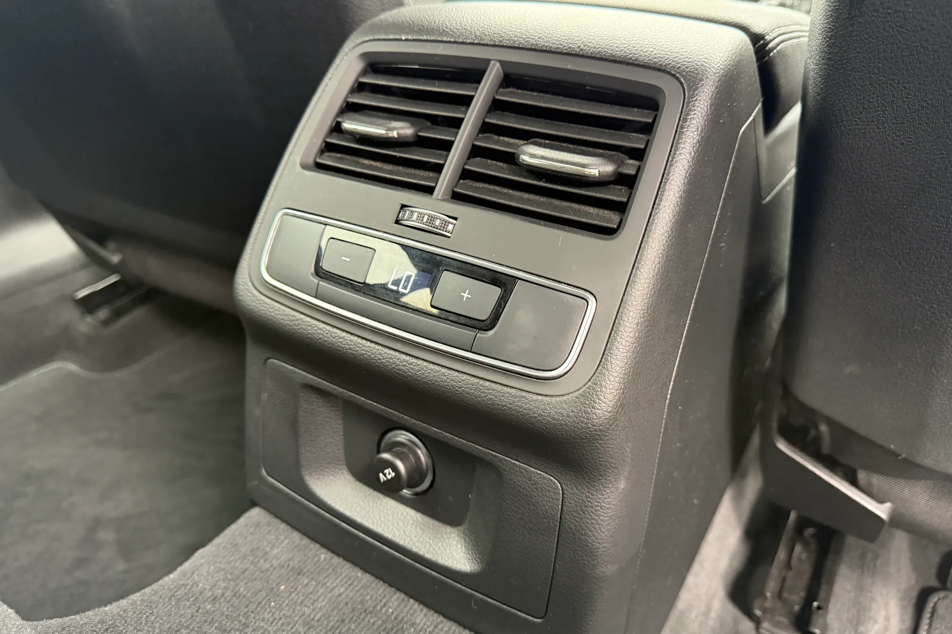 Audi A4 thumbnail image number 42