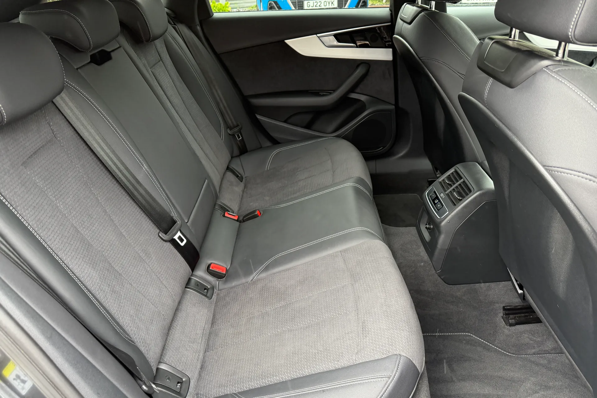 Audi A4 thumbnail image number 40