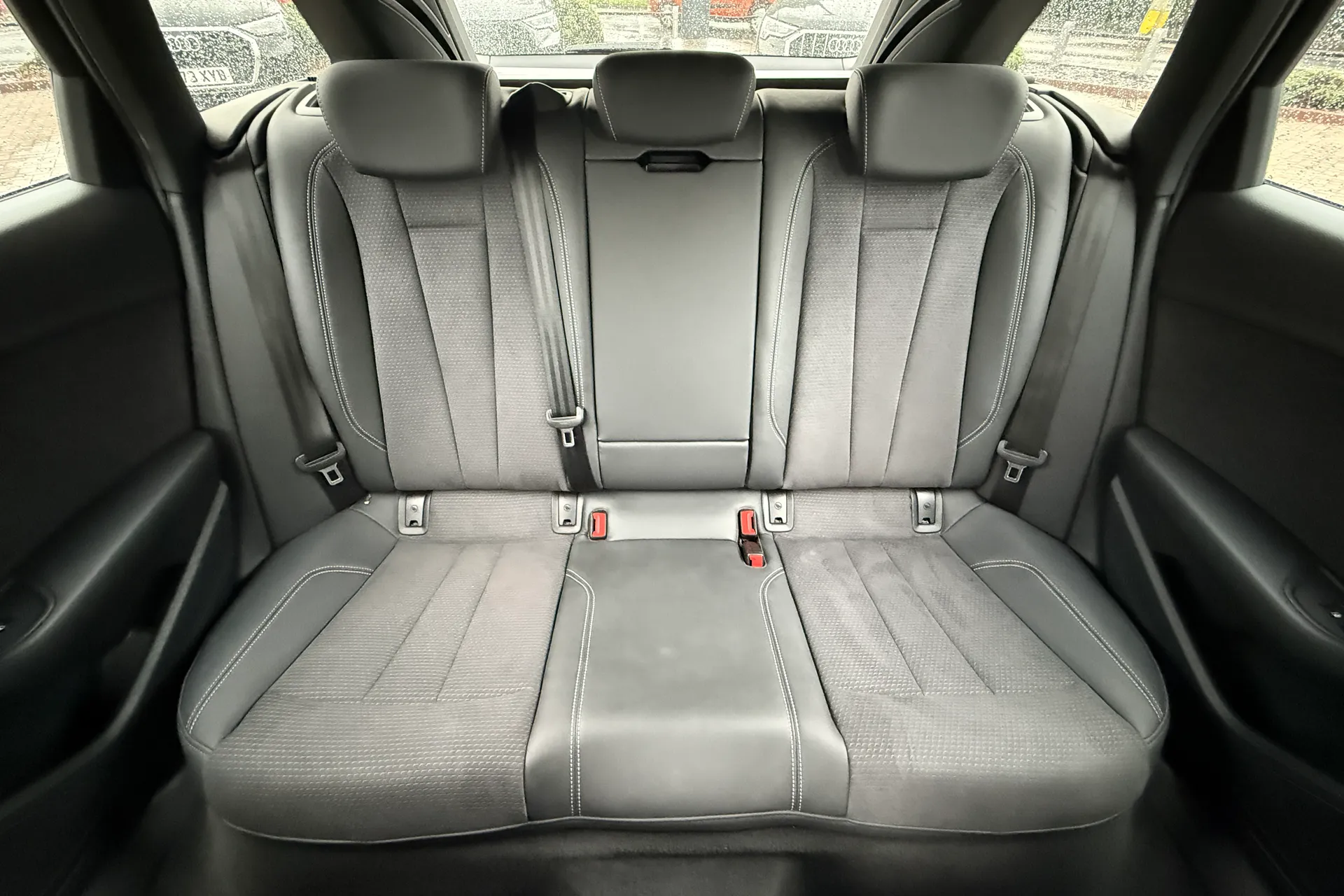 Audi A4 thumbnail image number 33