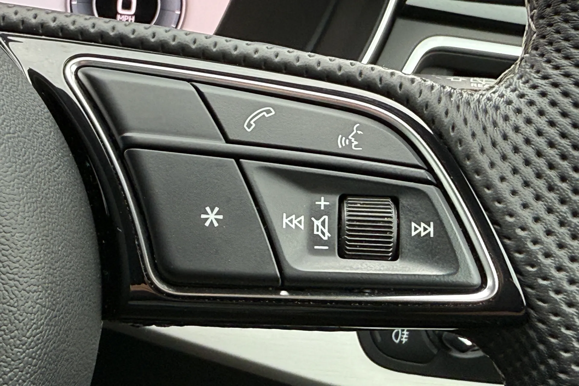 Audi A4 thumbnail image number 19