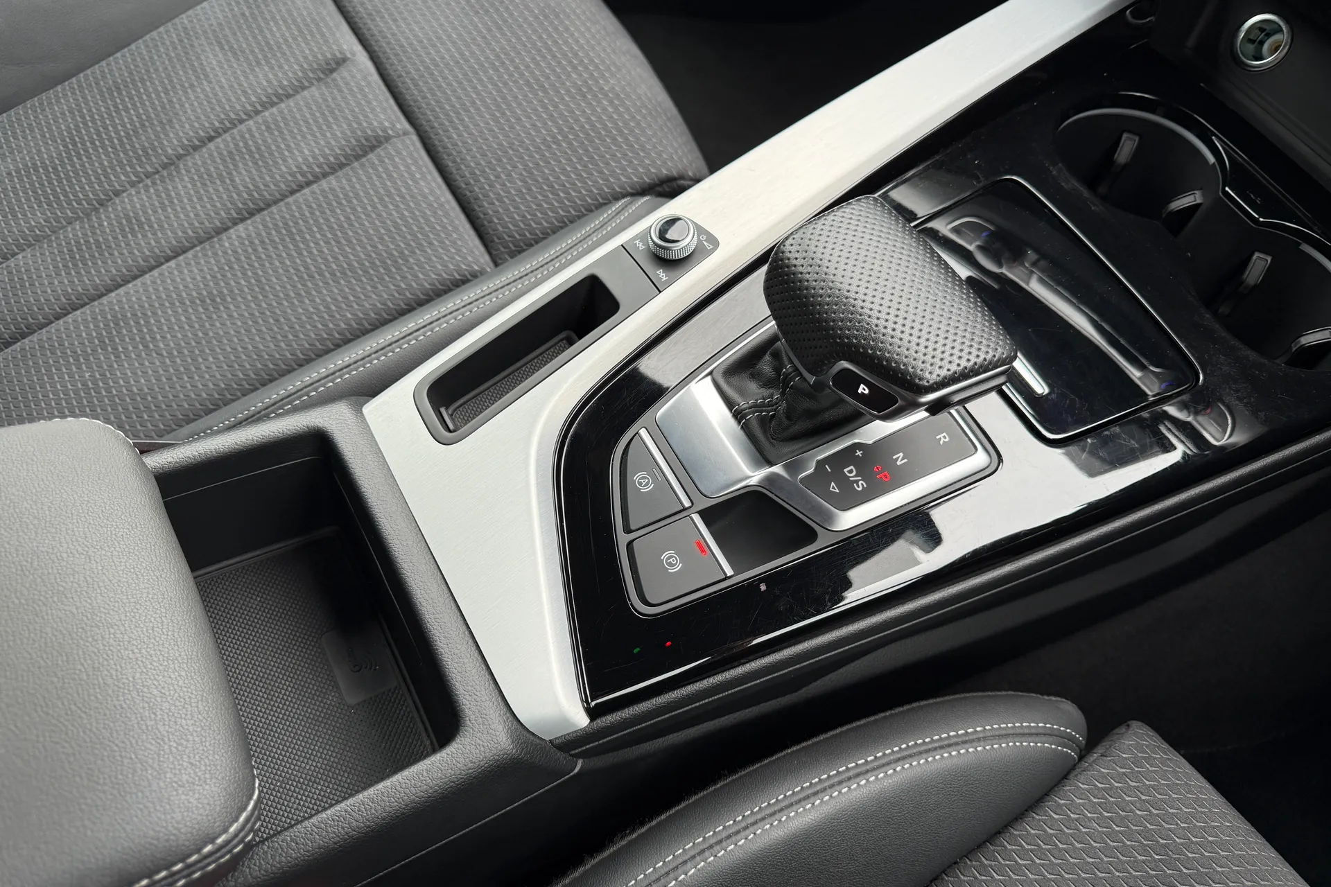 Audi A4 thumbnail image number 35