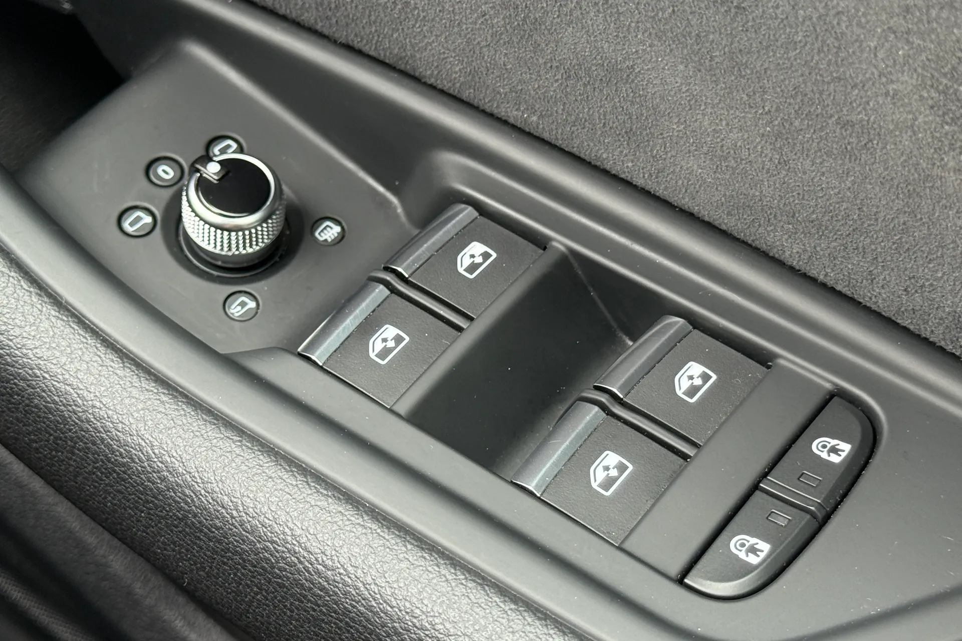 Audi A4 thumbnail image number 16