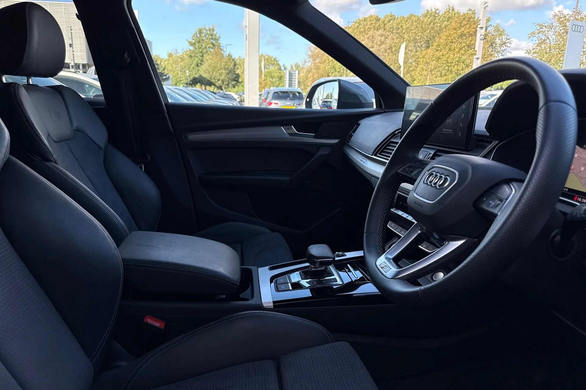 Audi Q5 thumbnail image number 24