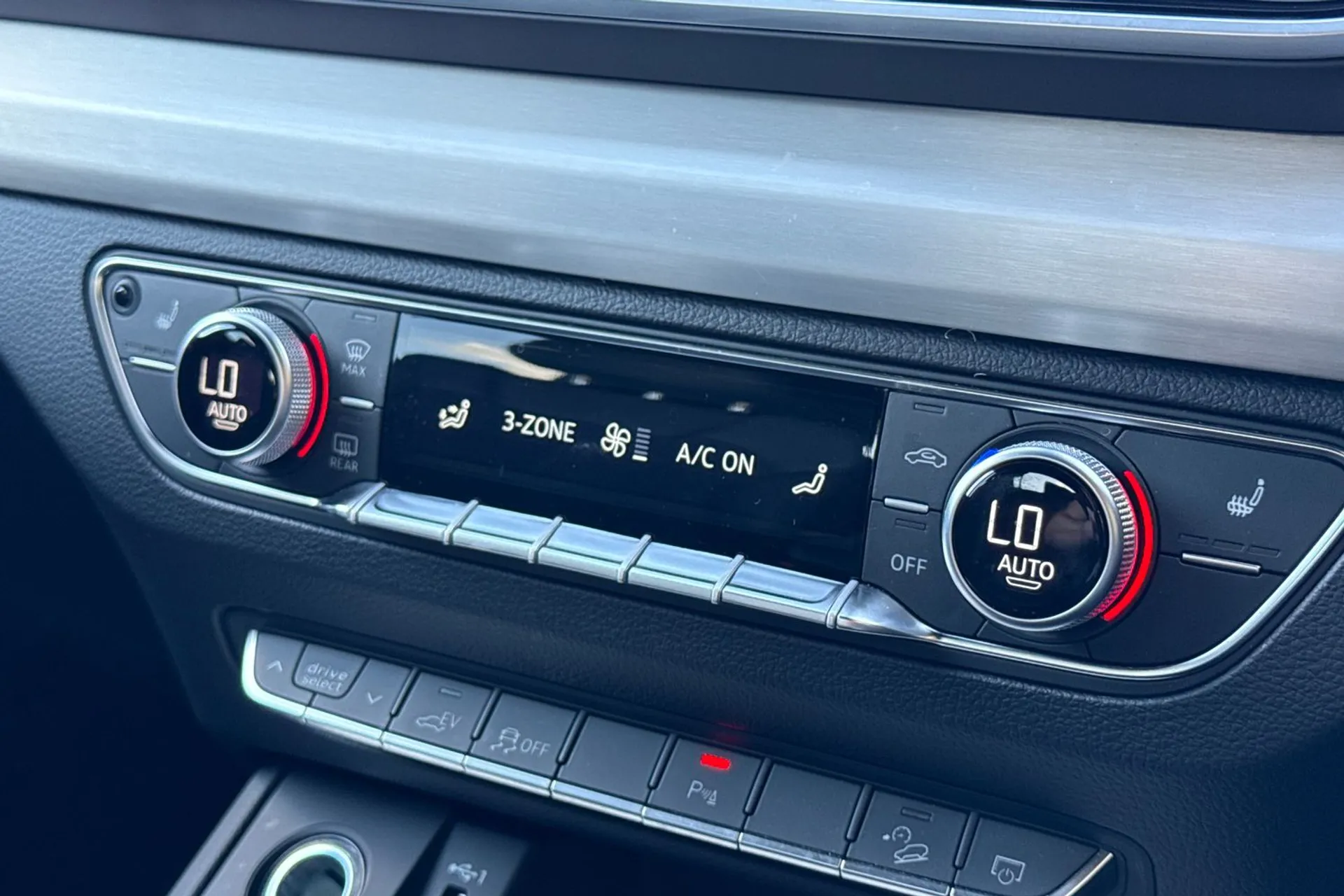 Audi Q5 thumbnail image number 32