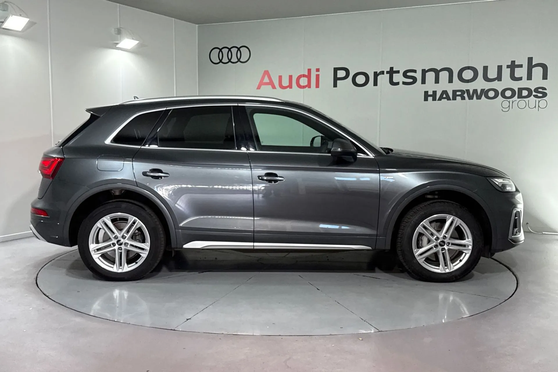 Audi Q5 thumbnail image number 2