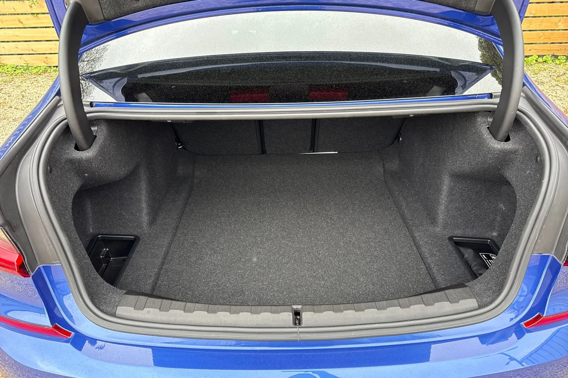 BMW 3 SERIES thumbnail image number 21