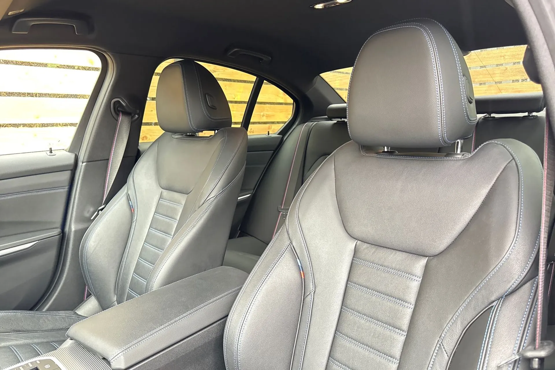 BMW 3 SERIES thumbnail image number 31