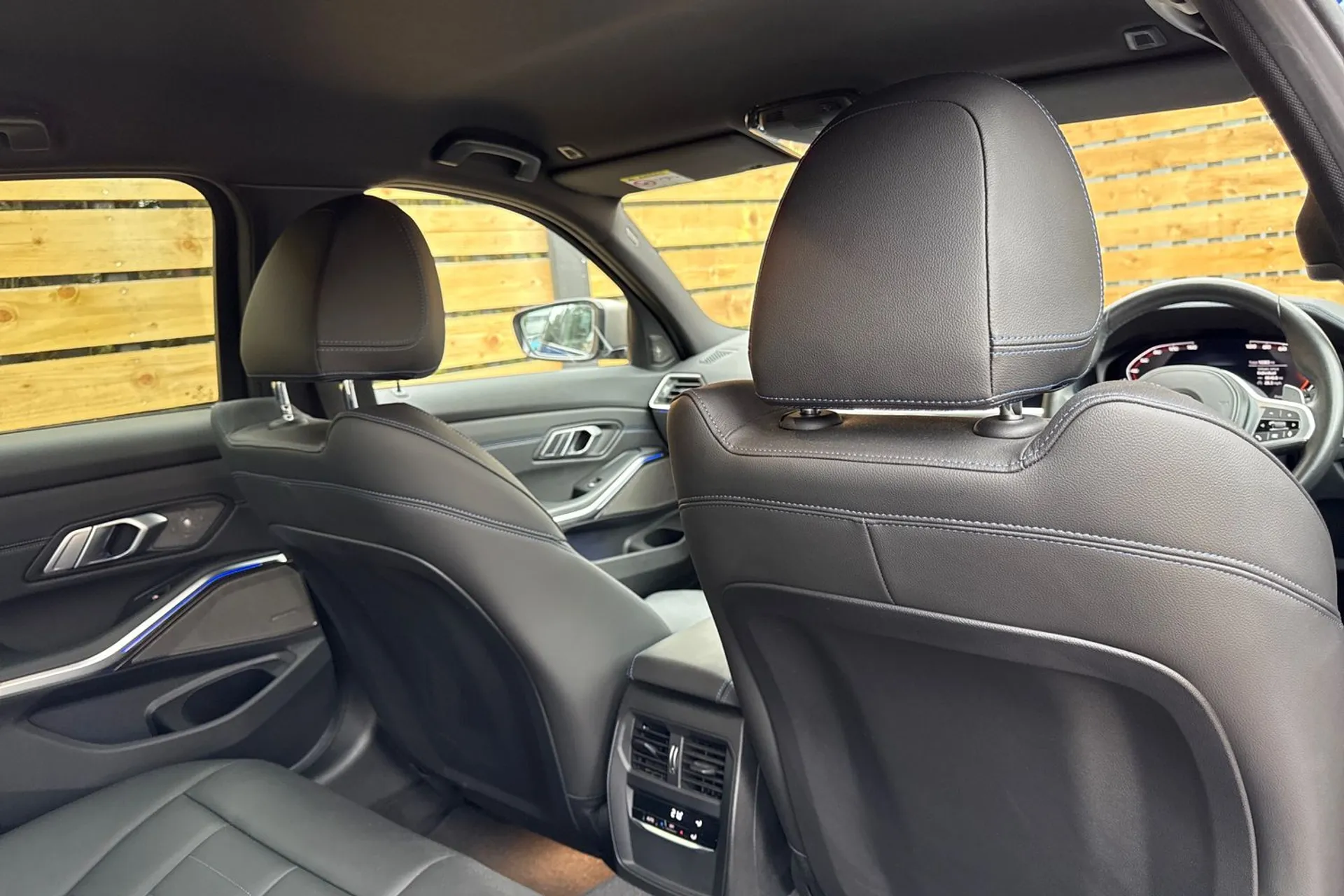 BMW 3 SERIES thumbnail image number 25