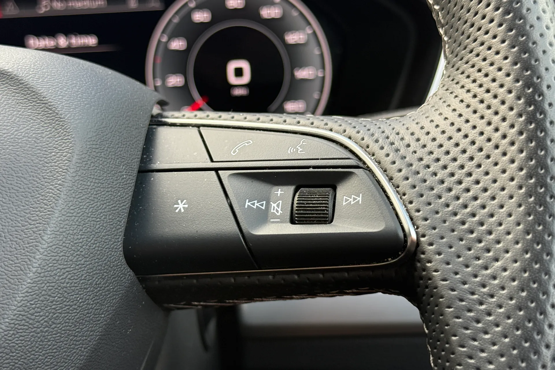 Audi Q5 thumbnail image number 10