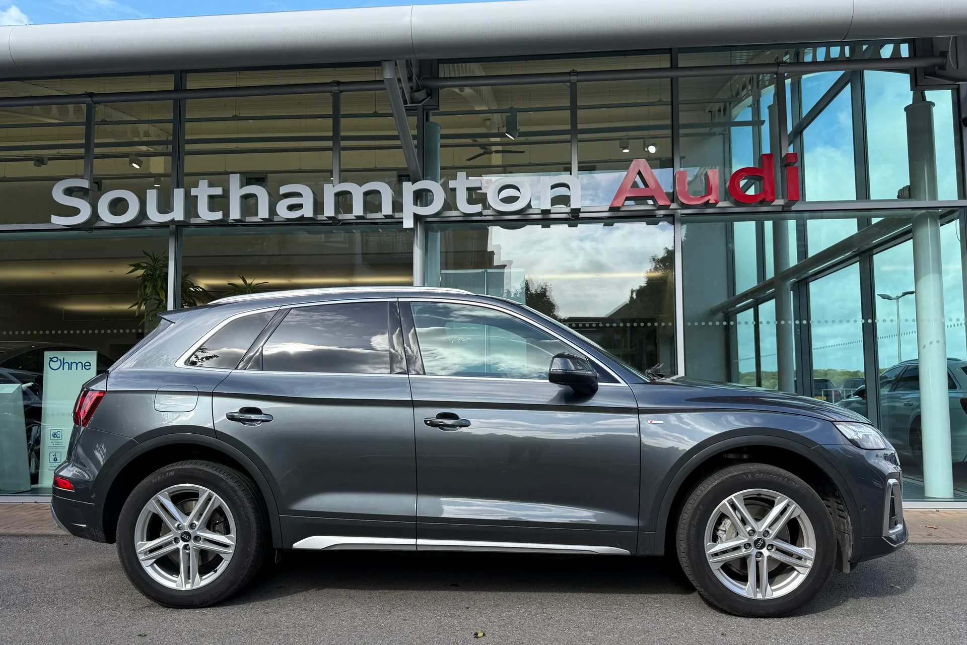 Audi Q5 thumbnail image number 2