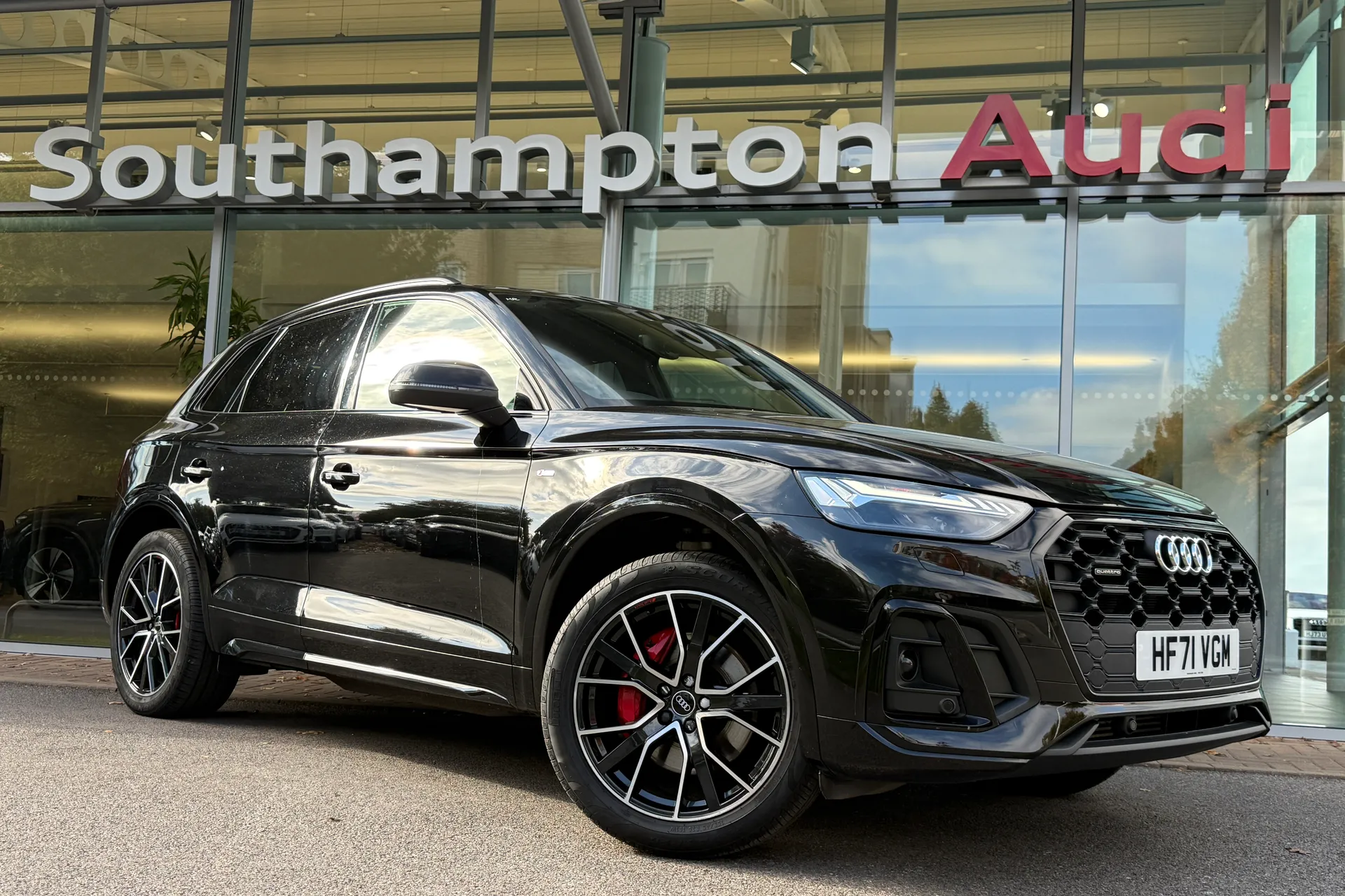 Audi Q5 focused image